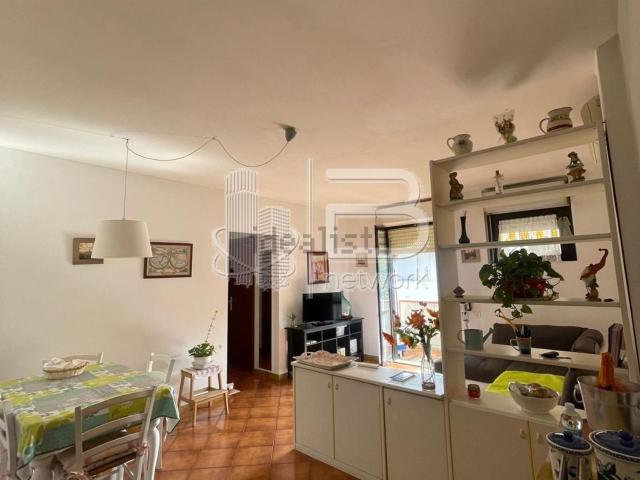Appartamento in vendita a Cinque Vie, Marina Di Massa