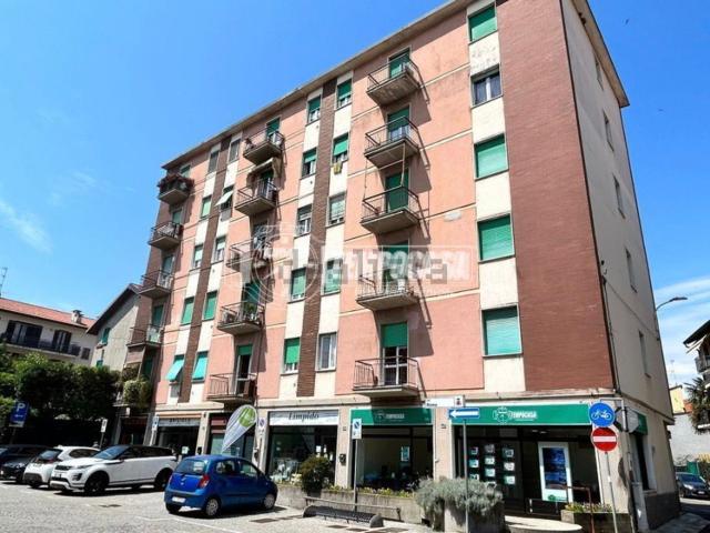 Appartamento in vendita a Lazzate, Lombardia