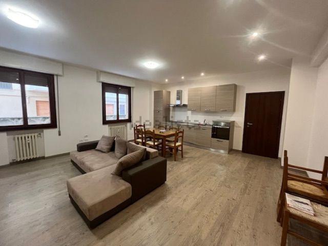 Appartamento in vendita a Pesaro, Pesaro E Urbino