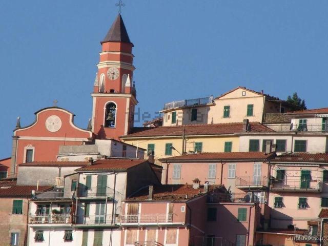 Appartamento in vendita a Follo, Liguria