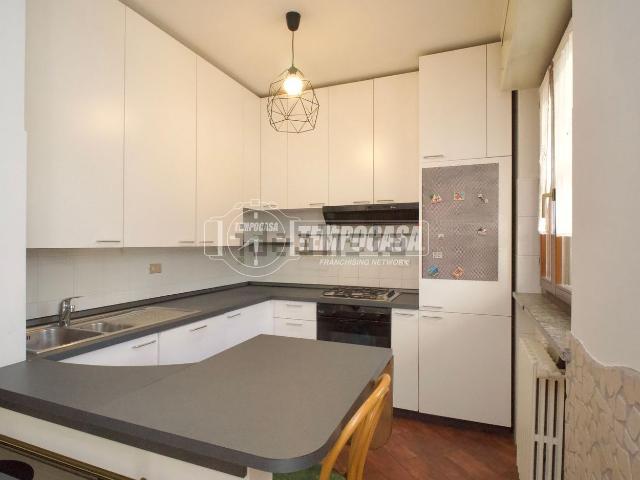 Appartamento in vendita a Bollate, Lombardia