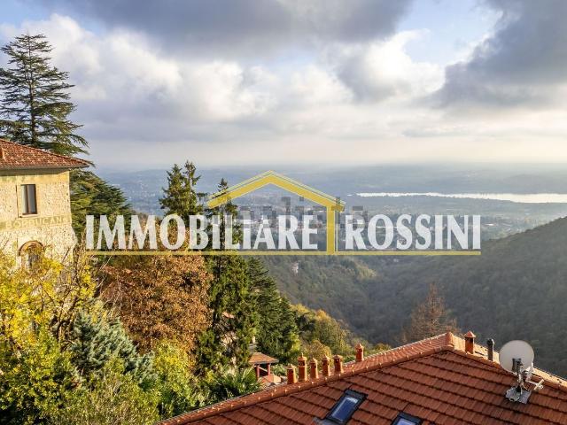 Appartamento in vendita a Varese, Lombardia