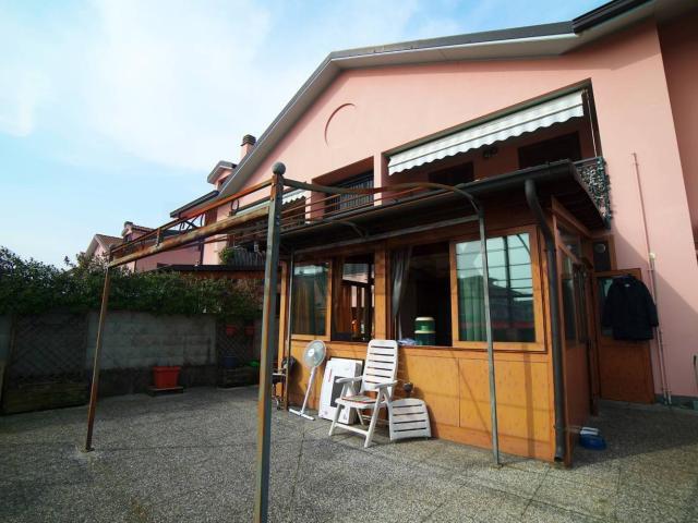 Appartamento in vendita a Trezzano Rosa, Lombardia