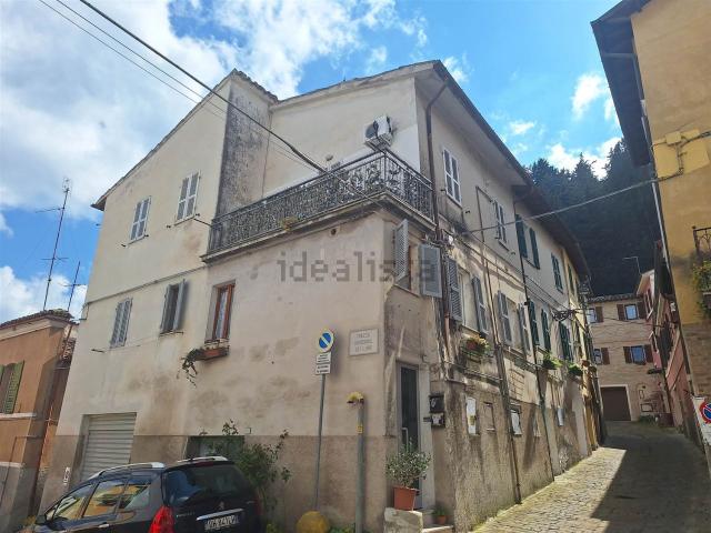 Appartamento in vendita a Castello al Monte, Marche
