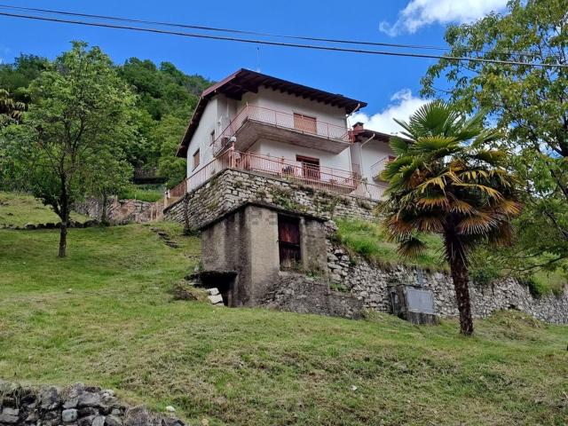Appartamento in vendita a Dizzasco, Lombardia