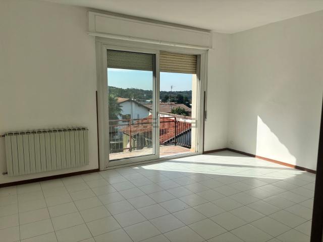 Appartamento in vendita a Senna Comasco, Lombardia