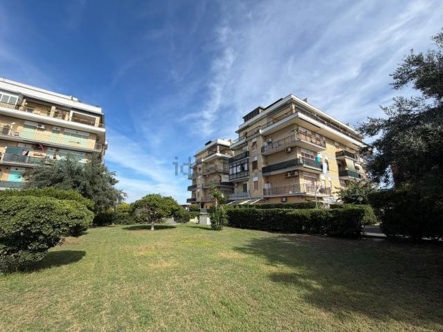 Appartamento in vendita a Zingarini, Pomezia