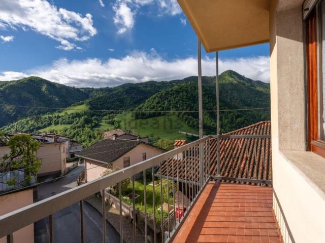 Appartamento in vendita a Gorno, Lombardia