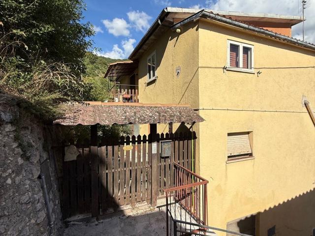 Appartamento in vendita a Rivodutri, Lazio