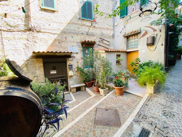 Appartamento in vendita a Scandriglia, Lazio