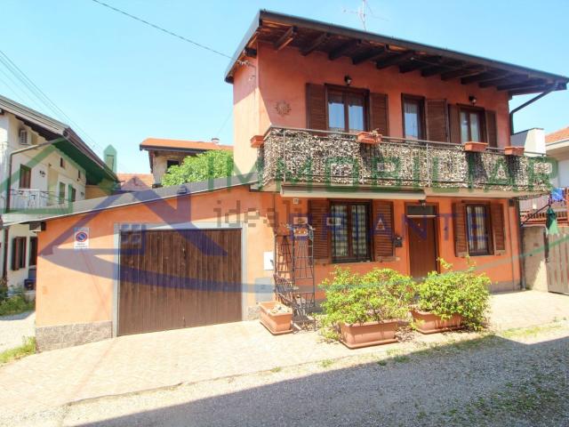 Appartamento in vendita a Golasecca, Lombardia
