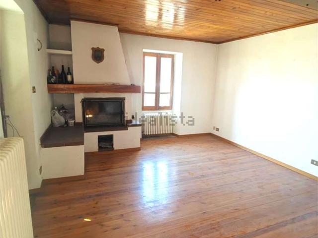 Appartamento in vendita a Challand Saint Anselme, Aosta