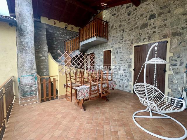 Appartamento in vendita a Tavernola Bergamasca, Lombardia