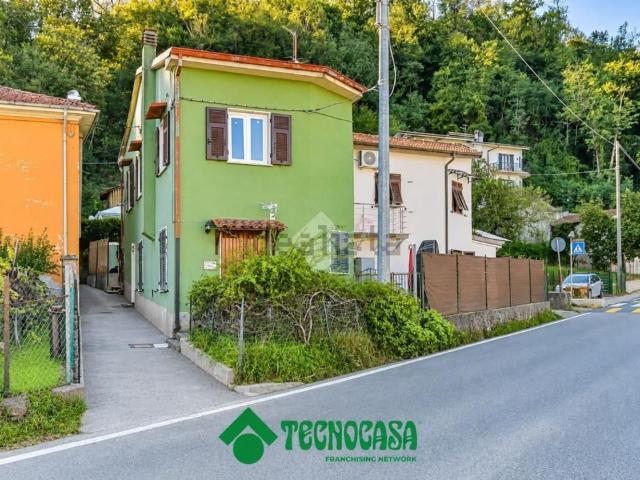 Appartamento in vendita a Piano di Follo, Follo