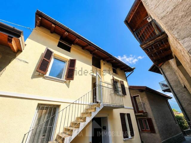 Appartamento in vendita a Talamona, Lombardia