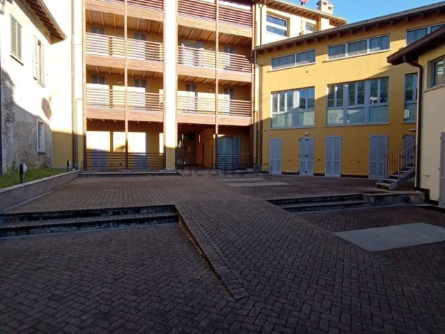 Appartamento in vendita a Rogeno, Lombardia