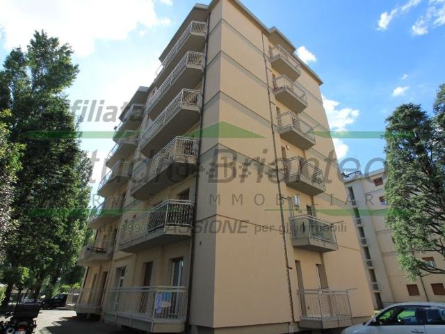 Appartamento in vendita a Carate Brianza, Lombardia