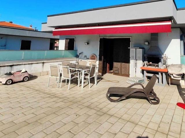 Appartamento in vendita a Peschiera Del Garda, Veneto