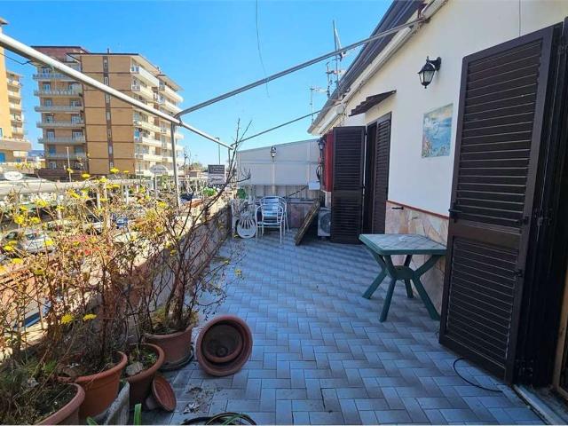 Appartamento in vendita a Villaggio Coppola-Pinetamare, Castel Volturno