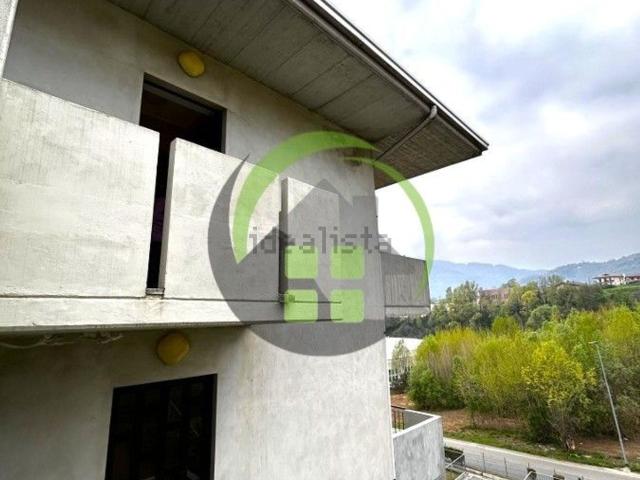 Appartamento in vendita a Gandino, Lombardia