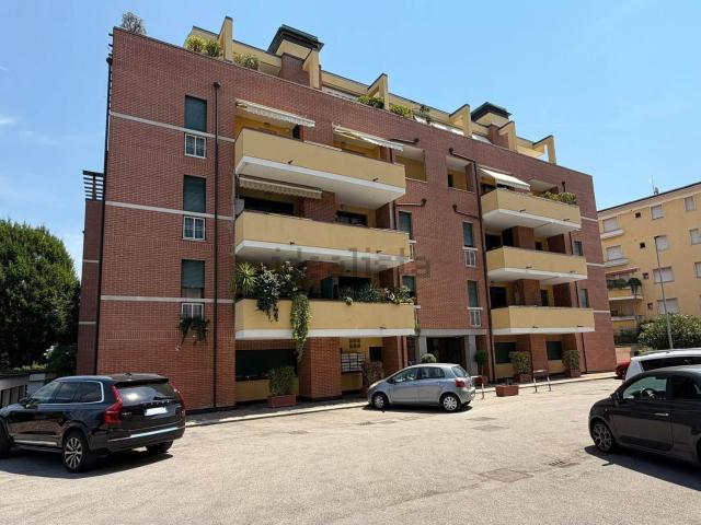 Appartamento in vendita a Ferrovieri, Vicenza