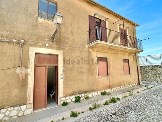 Appartamento in vendita a Palazzo Adriano, Sicilia