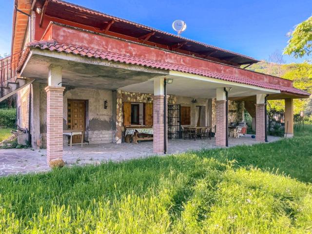 Appartamento in vendita a Toffia, Lazio