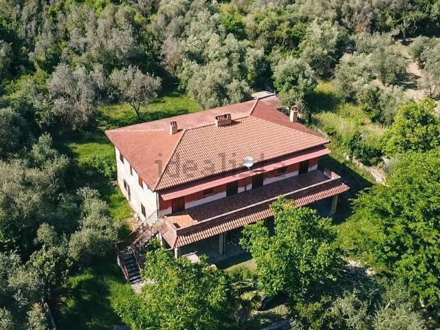 Appartamento in vendita a Toffia, Lazio
