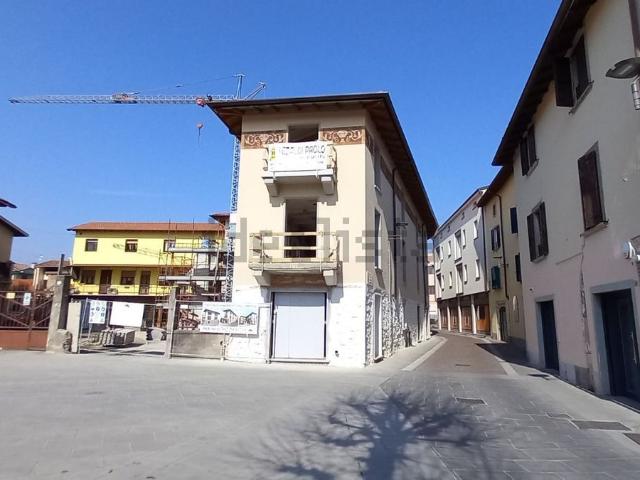 Appartamento in vendita a Carobbio Degli Angeli, Lombardia