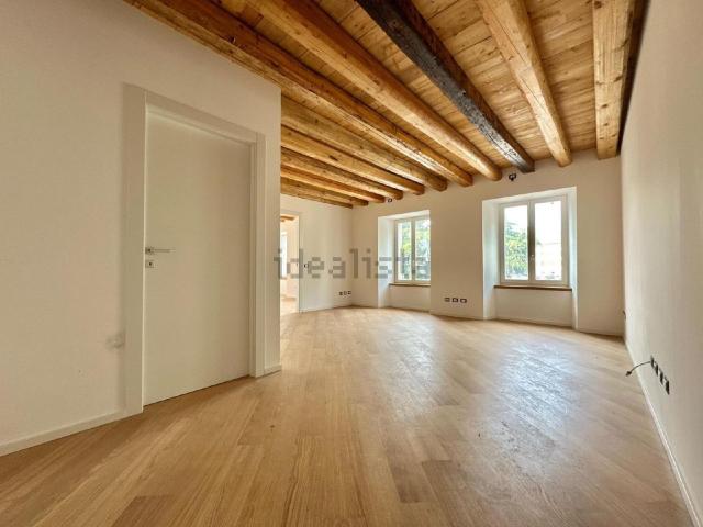 Appartamento in vendita a Borgo Grazzano, Reana Del Roiale