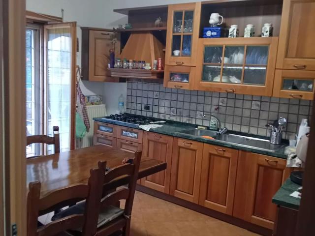 Appartamento in vendita a Valle Mazzone, Roma Capitale