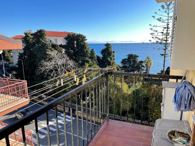 Appartamento in vendita a Cipressa, Liguria