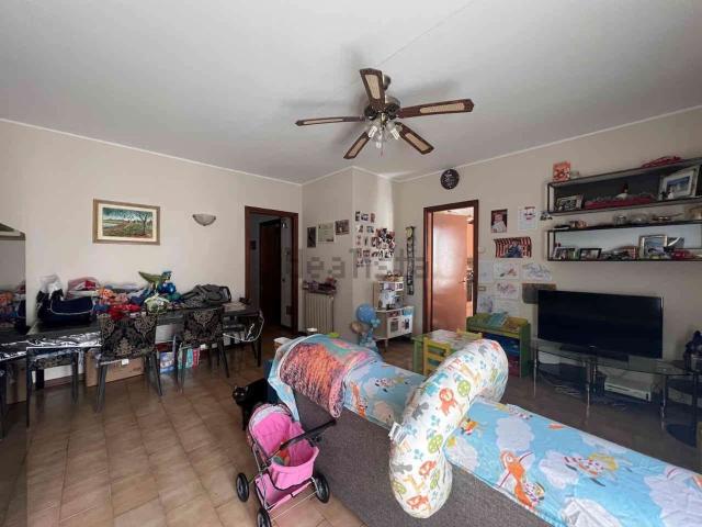 Appartamento in vendita a Angera, Lombardia