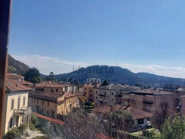 Appartamento in vendita a Como, Lombardia