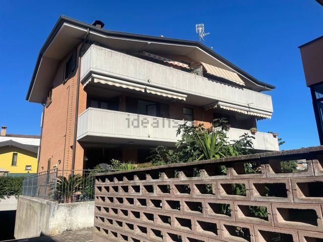 Appartamento in vendita a Limbiate, Lombardia