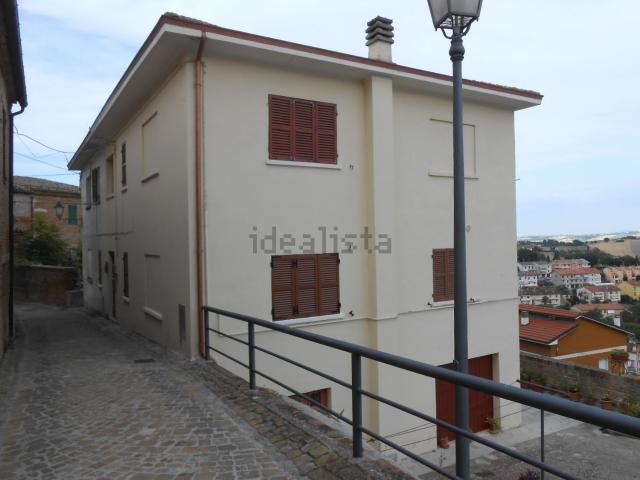 Appartamento in vendita a Terre Roveresche, Marche