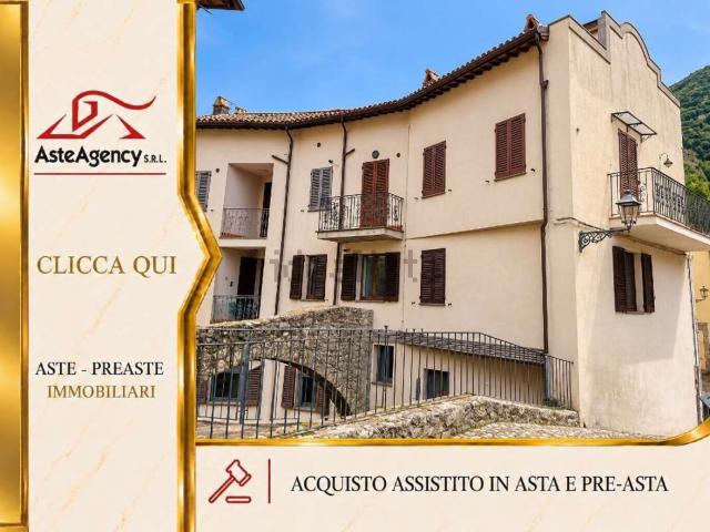 Appartamento in vendita a Pioraco, Macerata