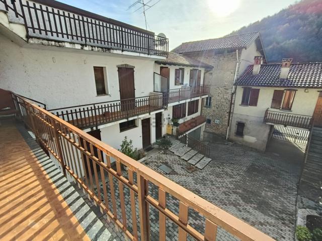 Appartamento in vendita a Palazzago, Lombardia
