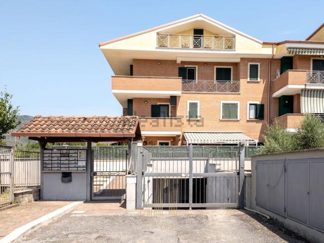 Appartamento in vendita a Campolimpido, Tivoli