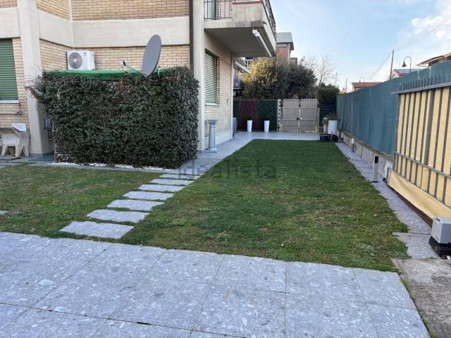 Appartamento in vendita a Montignoso, Toscana