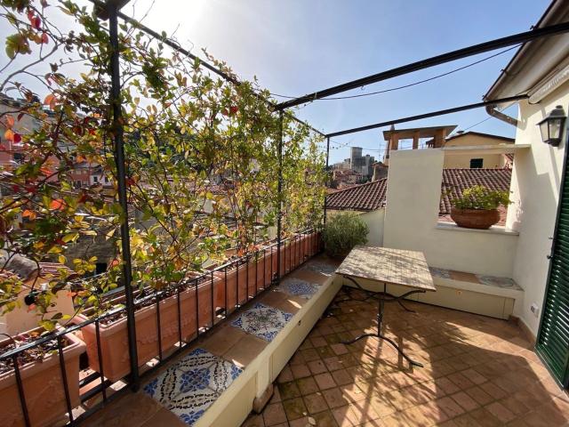 Appartamento in vendita a Carbognano, Lerici