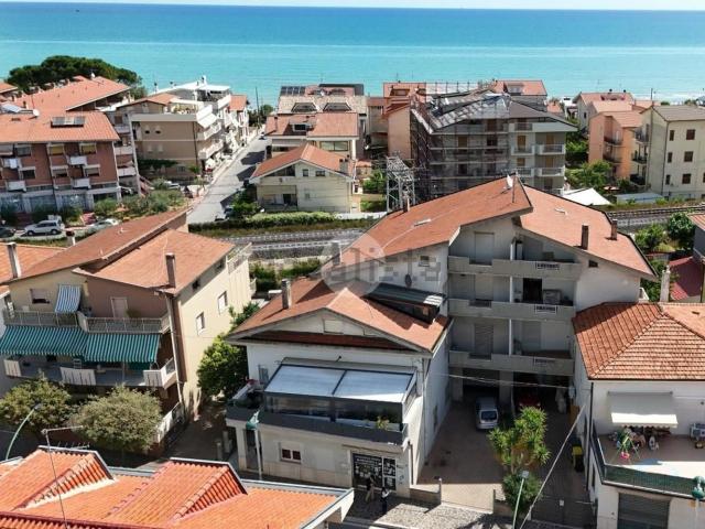 Appartamento in vendita a Quartiere dei poeti, Pineto