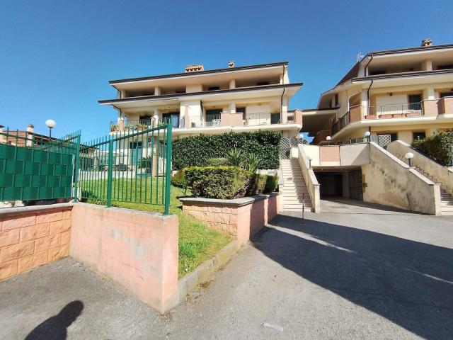 Appartamento in vendita a Valle Mazzone, Roma Capitale