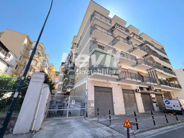 Appartamento in vendita a Portici, Campania