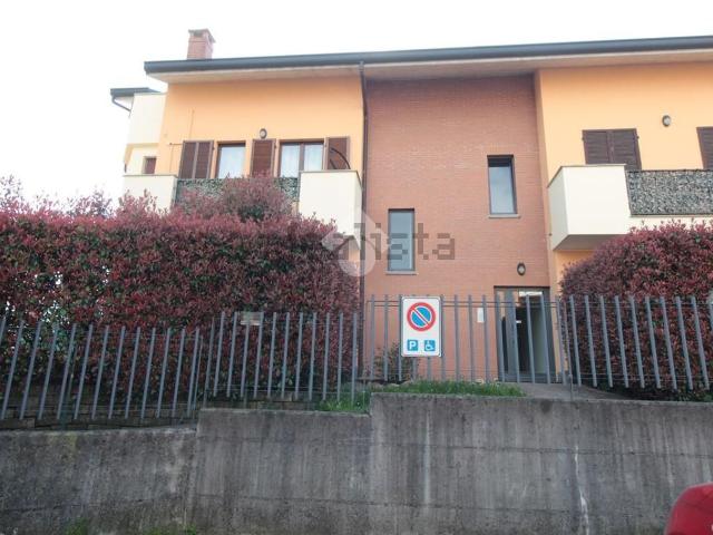 Appartamento in vendita a Aicurzio, Lombardia