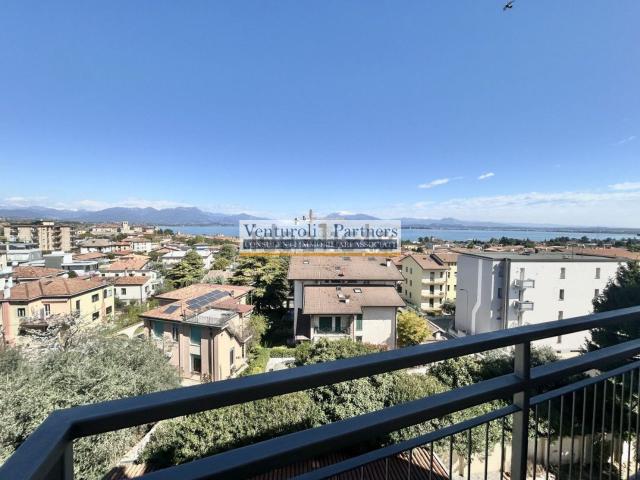 Appartamento in vendita a Desenzano Del Garda, Lombardia