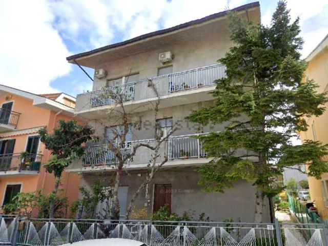 Appartamento in vendita a Quartiere dei poeti, Pineto