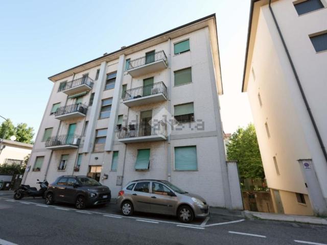 Appartamento in vendita a Biassono, Monza e della Brianza