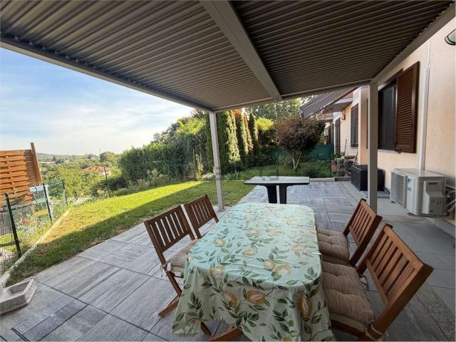 Appartamento in vendita a Mercallo, Varese