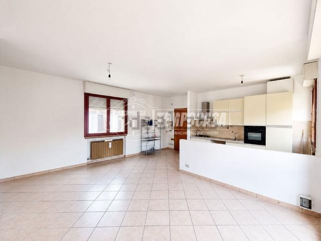 Appartamento in vendita a Meda, Lombardia
